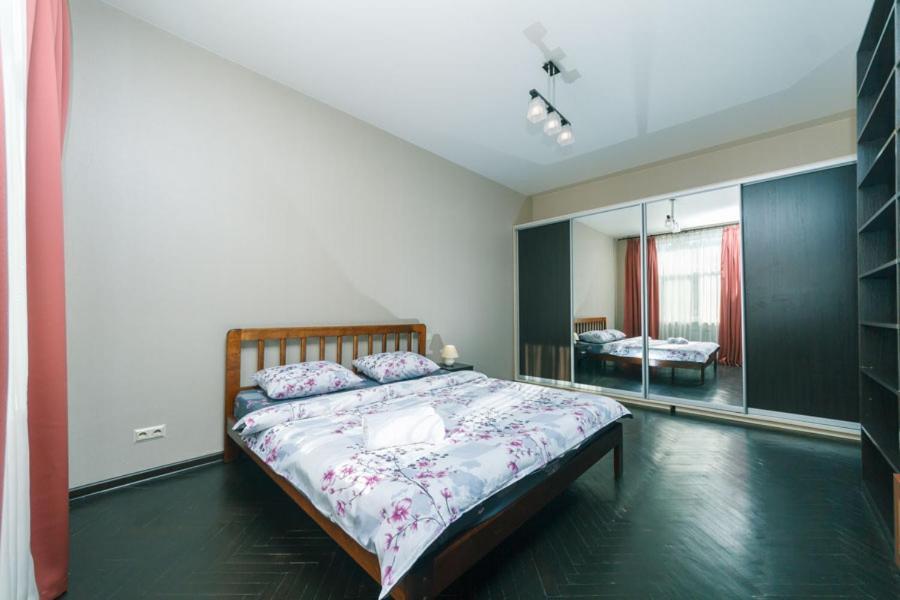 Apartments On Besarabka เคียฟ ภายนอก รูปภาพ