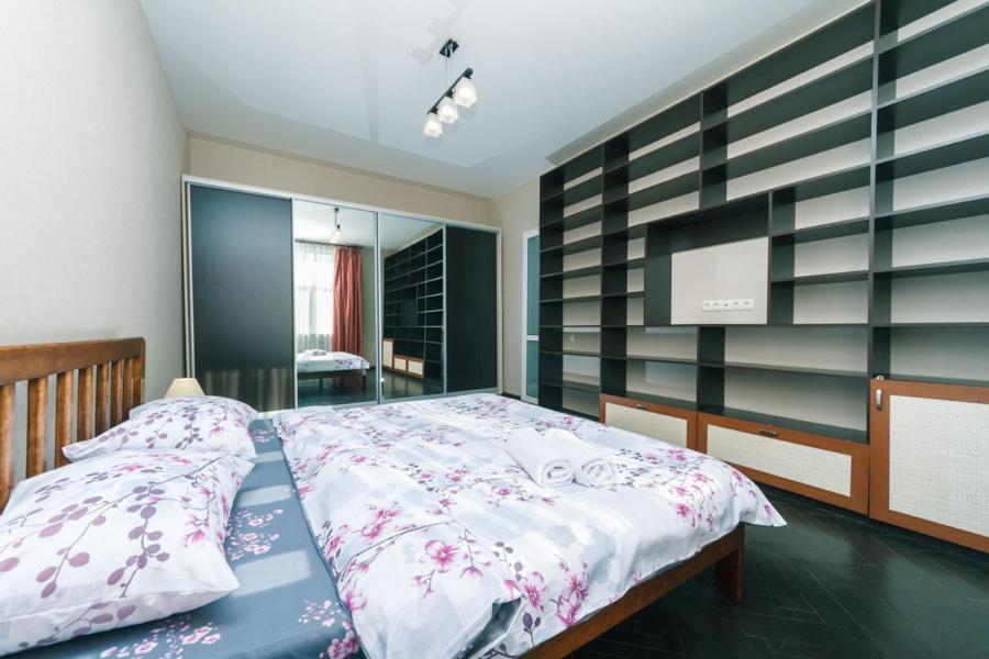 Apartments On Besarabka เคียฟ ภายนอก รูปภาพ