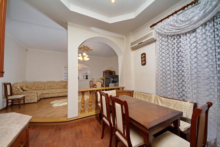 Apartments On Besarabka เคียฟ ภายนอก รูปภาพ